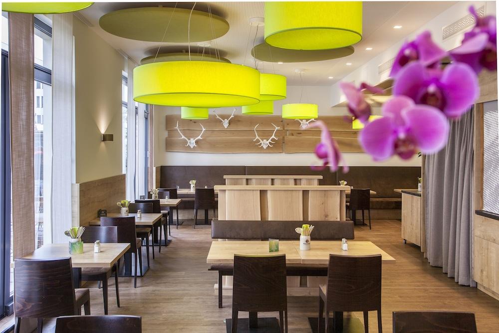 Отель Coffee Fellows Muenchen-freiham Мюнхен